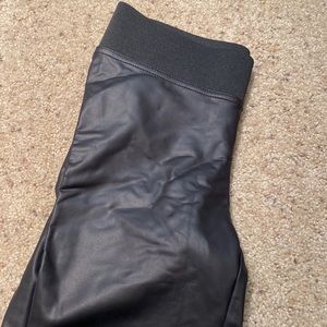 Fake leather leggings